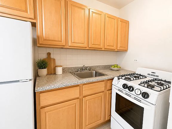3rd image of 89-29 163rd St #6