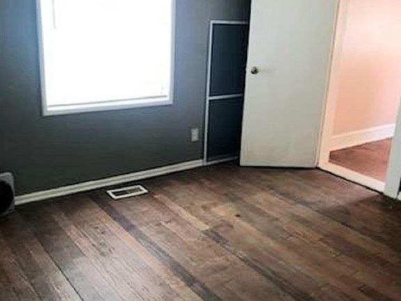 3rd image of 215 Delacroix St