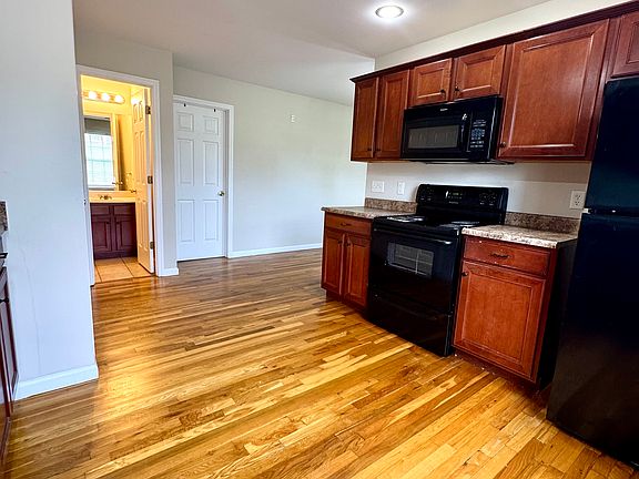 5th image of 641 Hampton Way #B
