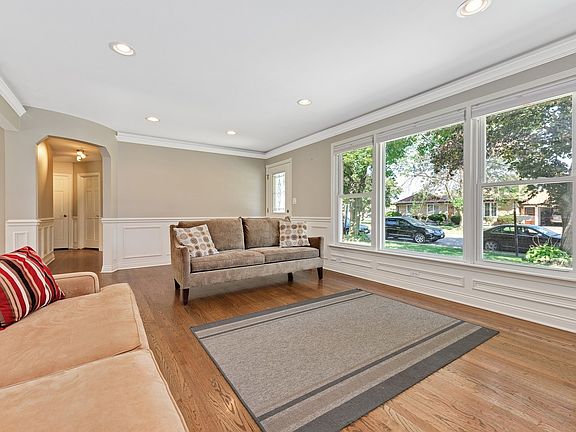 4th image of 10117 W Manor Dr
