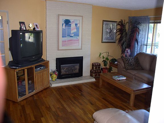 Lvng rm gas fireplace