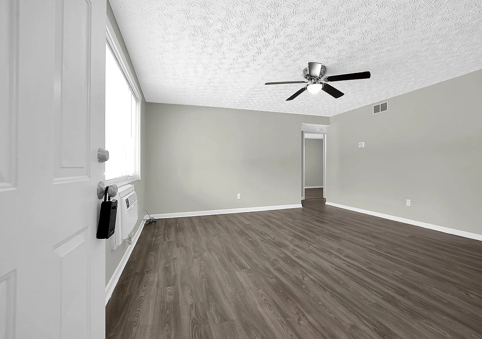841 Kingsford Rd — Photo 1