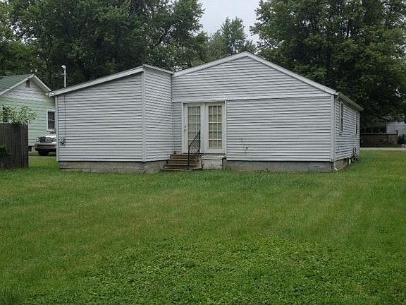2nd image of 1821 E Yale Ave
