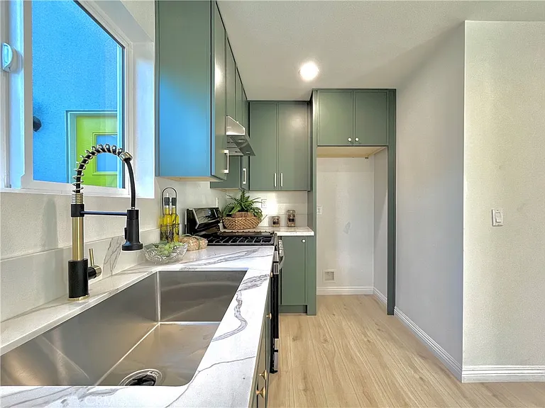 938 E Sandra Ave — Photo 5