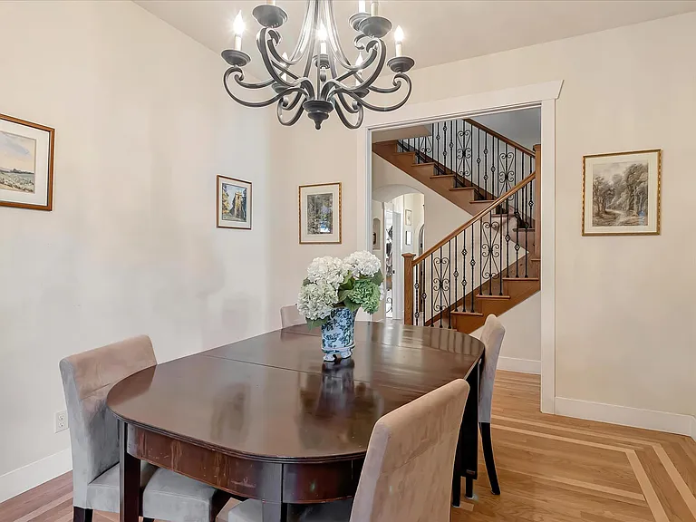 1568 Mariposa Ave — Photo 5
