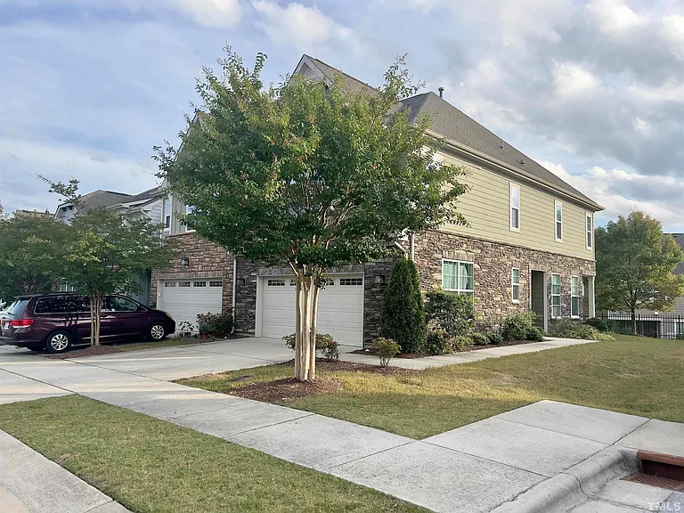718 McRae Rd — Photo 2