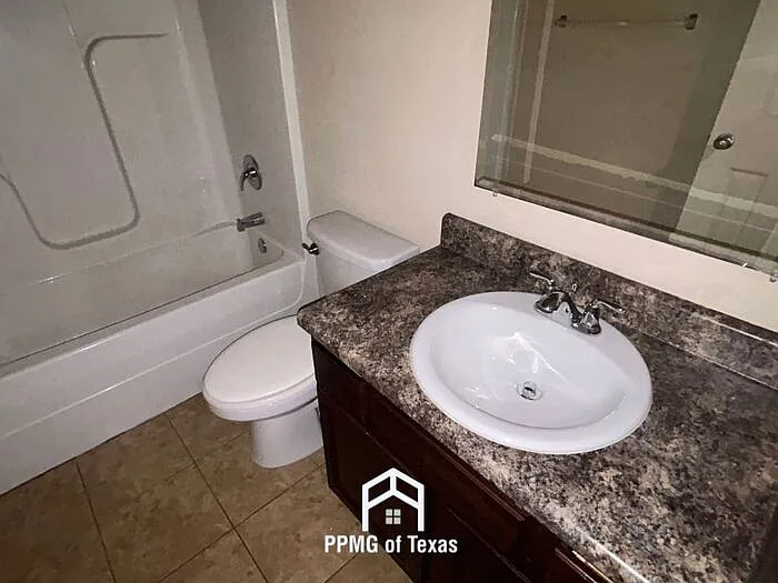 14753 S Lakewood Ave — Photo 18