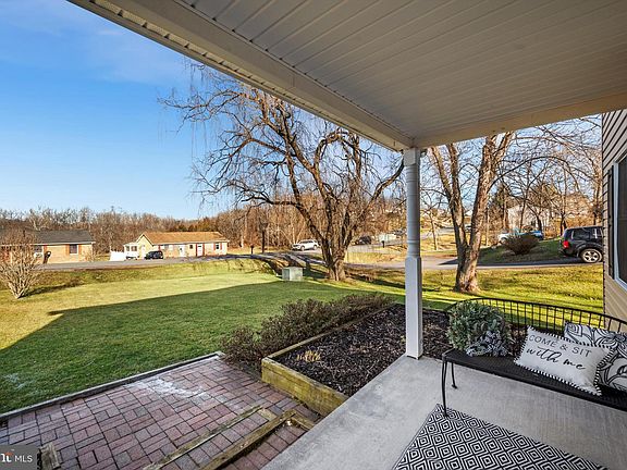 4th image of 235 Somerset Dr