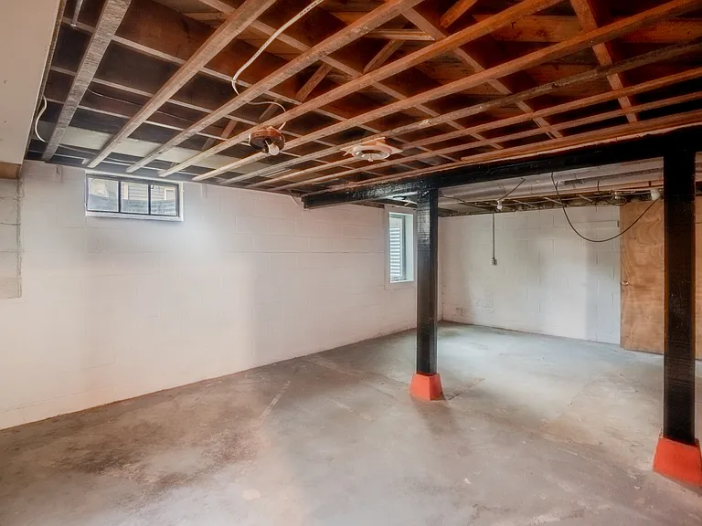 105 Sunset St — Photo 18