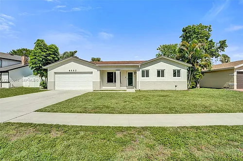 4662 NW 99th Ave Photo 1