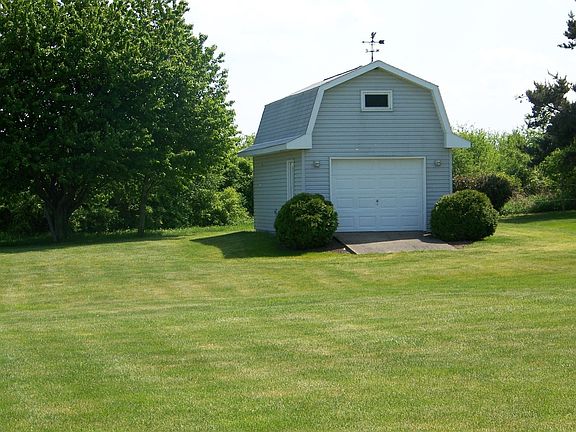 Gambrel roof barn w/loft 14x28 feet