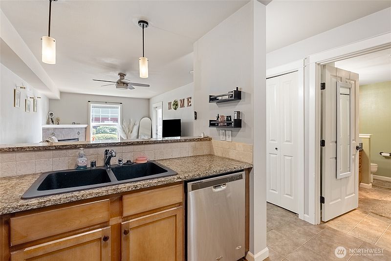 4th image of 690 32nd Street #B107