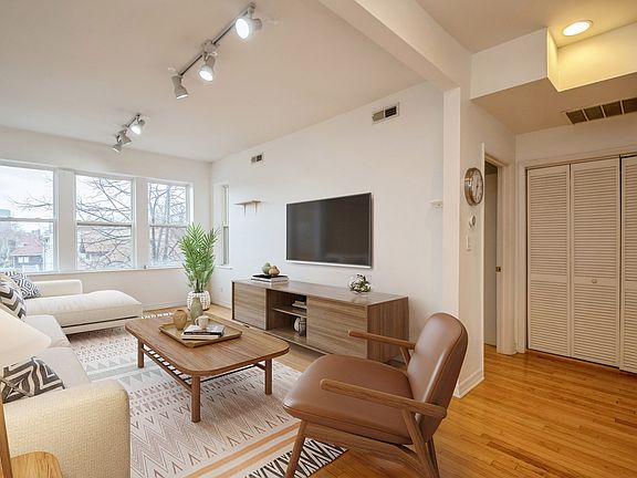5th image of 4868 N California Ave #2E