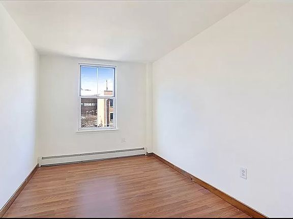 2nd image of 422 Cumberland St #3