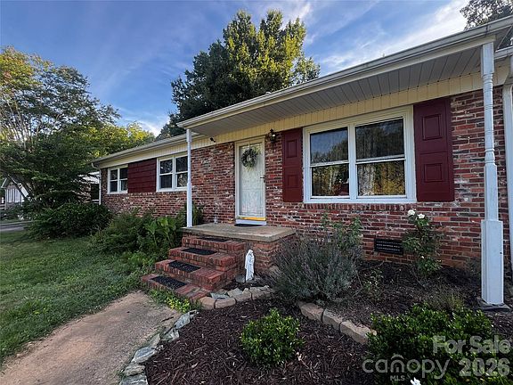 3rd image of 203 Kenwood Dr