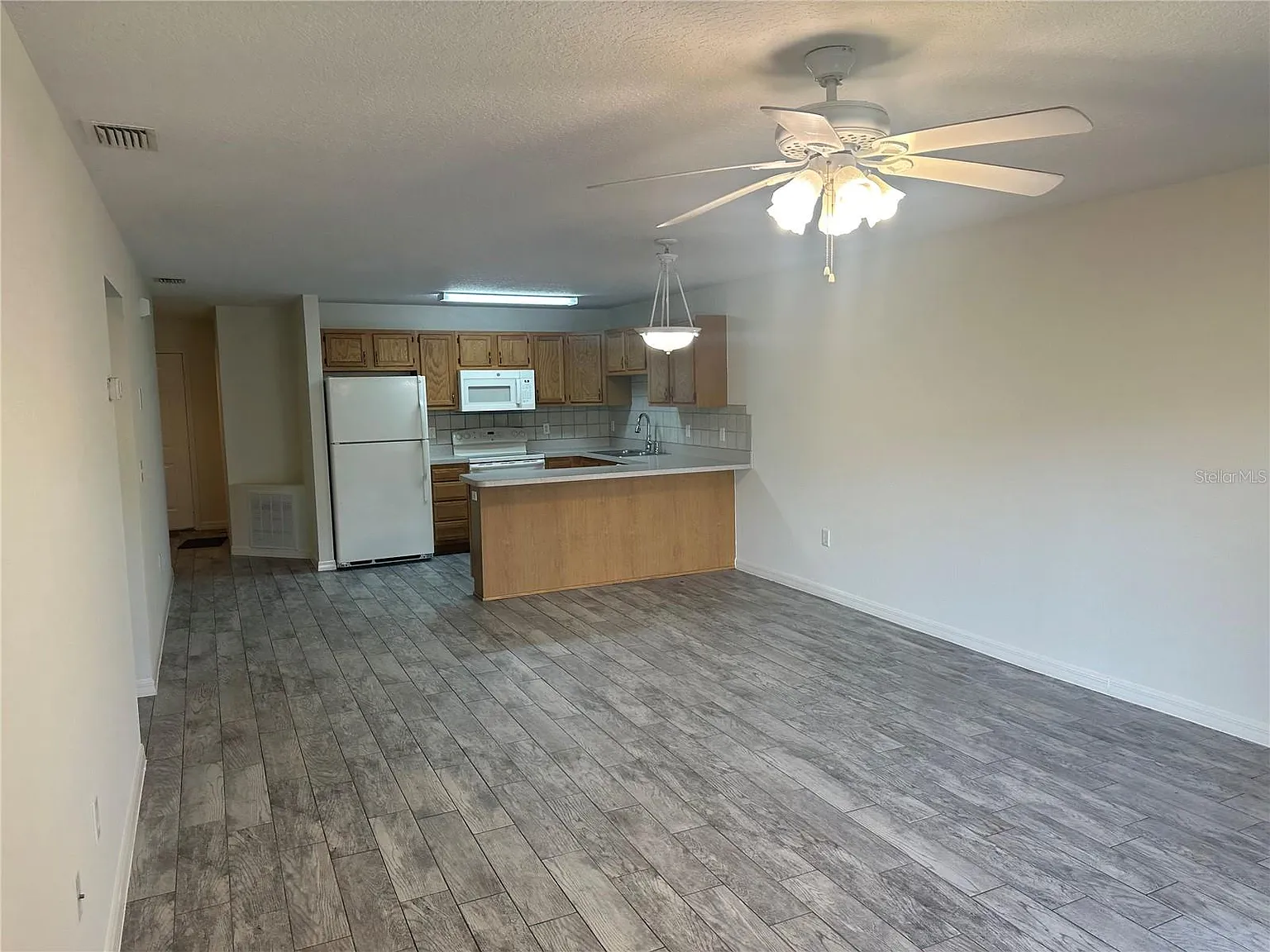 2 bed, 1040 sqft, $1,595 — Photo 3