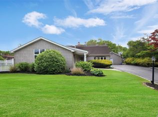 6 Hayuta Ct, Holtsville, NY 11742