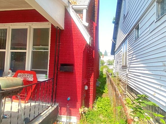 4th image of 19373 Eureka St