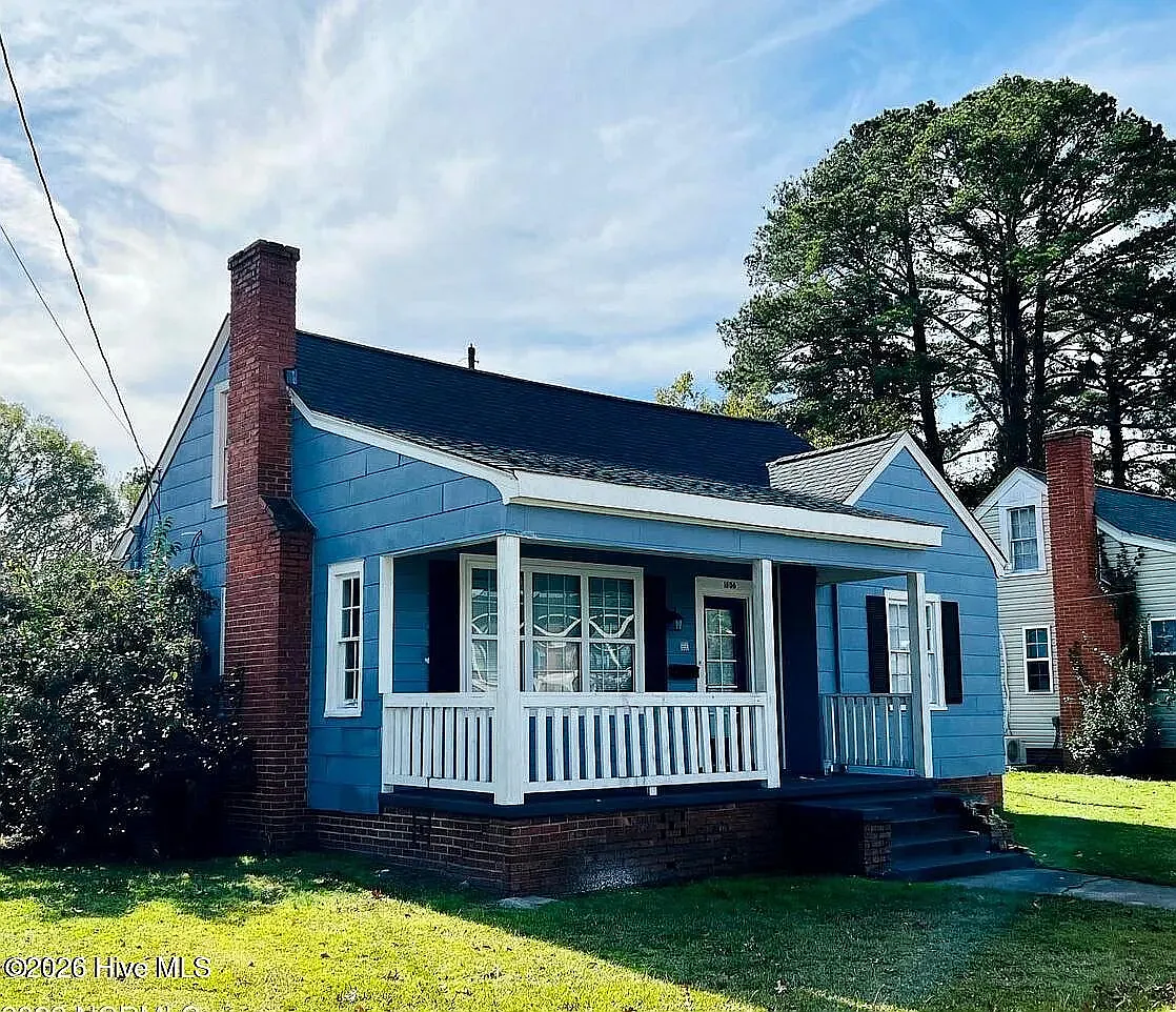 5 bed, 4.5 bath, 2025 sqft, $2,700 — Photo 1