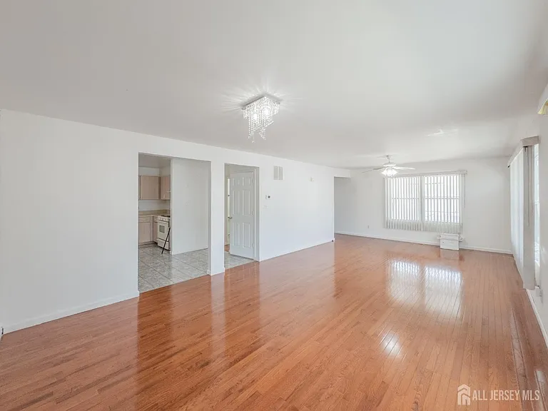 105R Lowell St — Photo 4