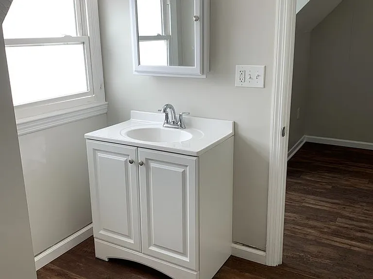 147 Meade Ave - (06120) — Photo 15