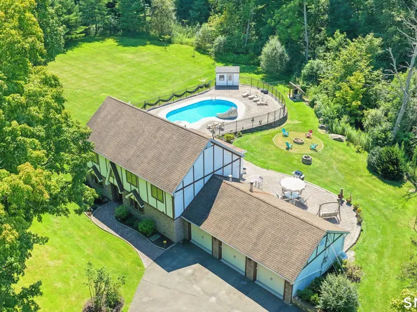 37 Tunnel Road, Newtown, CT 06470