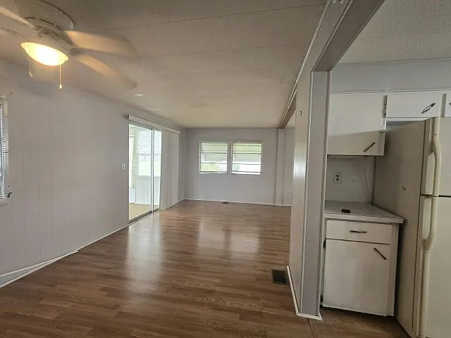 305 49th Avenue Dr W #206 — Photo 3