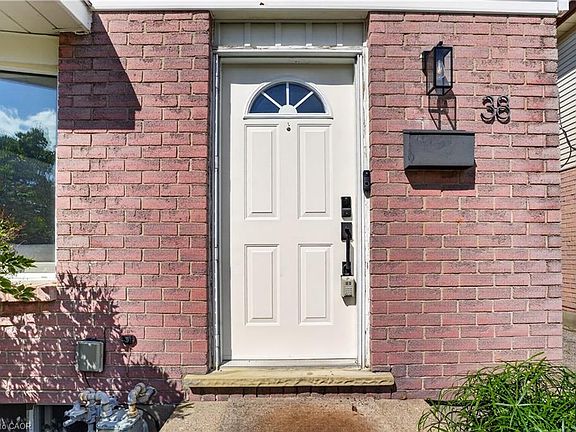 4th image of 38 Meadow Woods Cres