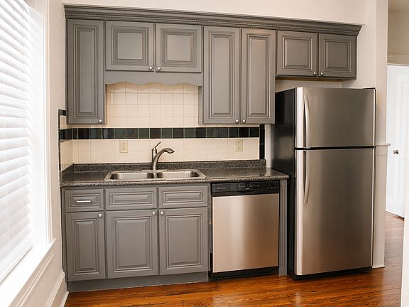 3rd image of 616 E Gwinnett St