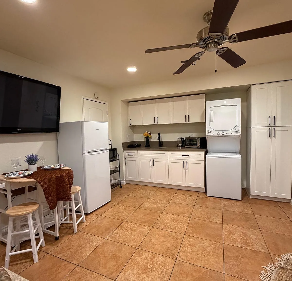 15116 Weddington St — Photo 4