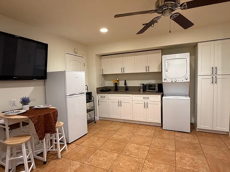 15116 Weddington St #B — Photo 4