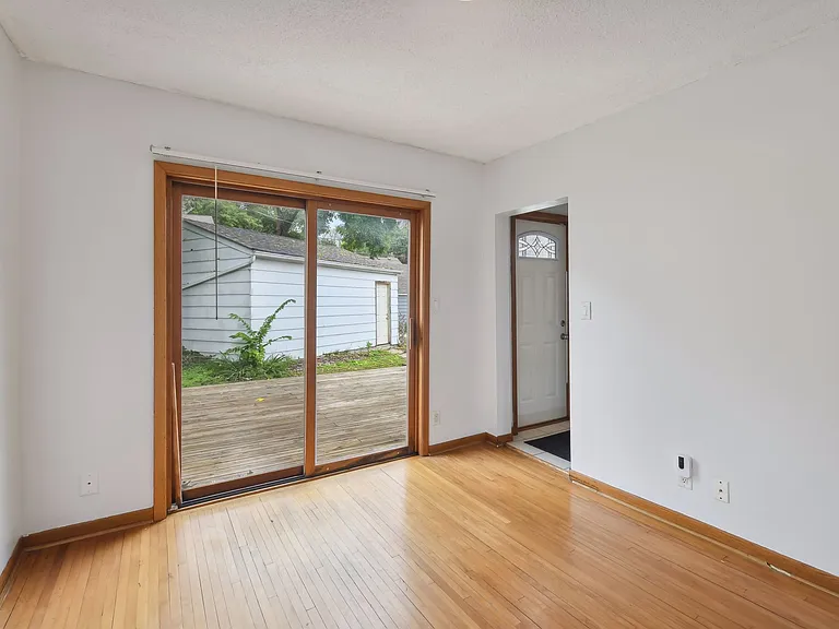 2745 Webster Ave S — Photo 30