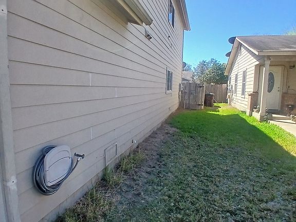 3rd image of 10058 Sungate Park