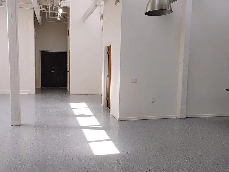 Helix Realty- The Original SOHO LOFTS — Photo 37