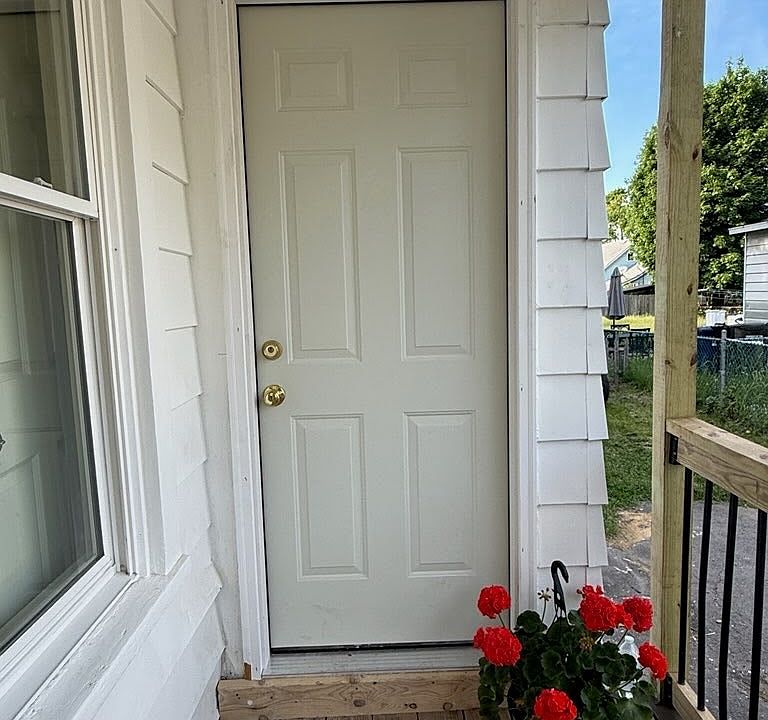 1st image of 105 Sweeting St