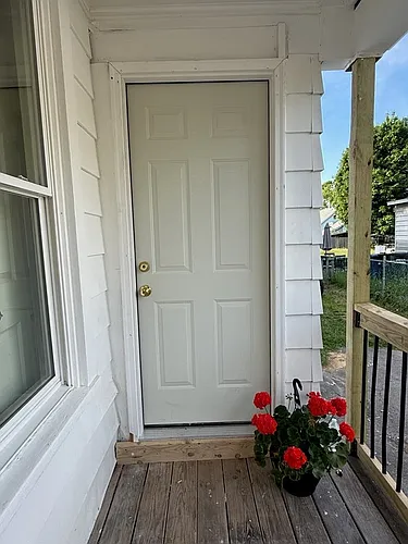 105 Sweeting St Photo 1