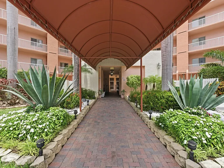 7765 Yardley Dr #107 — Photo 35