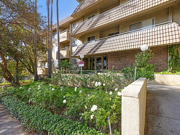 Ten Eleven Palm Avenue — Photo 2