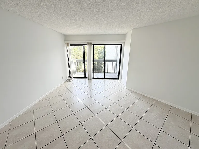 1950 N Congress Ave #404-404HOA — Photo 2