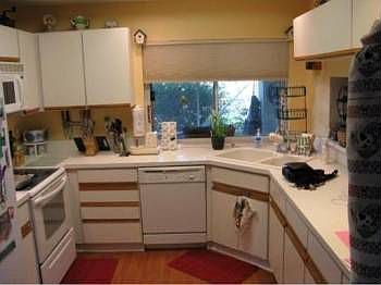 4th image of 521 Barbri Ln