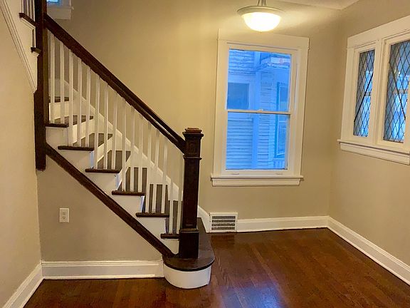3rd image of 118 N Lorel Ave