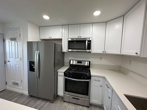 5th image of 7504 Newhall Ave Unit B