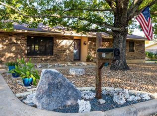 110 W Driftwood Dr, Fredericksburg, TX 78624