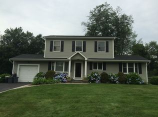 2733 Crescent Dr, Yorktown Heights, NY 10598