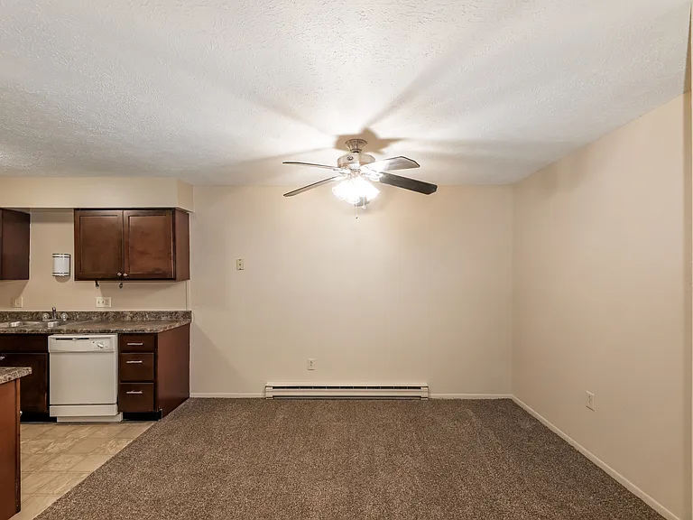 Ravenswood Apartments — Photo 9