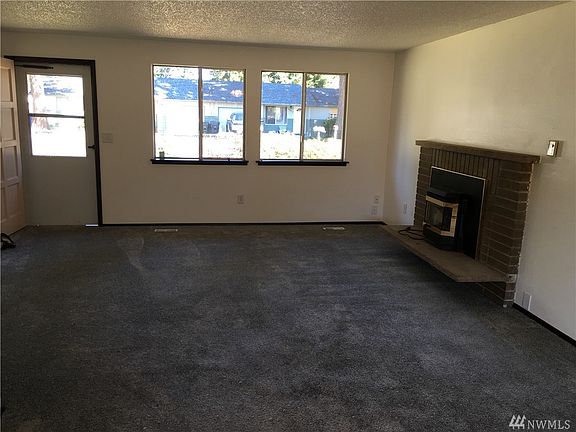 4th image of 16910 17th Ave E