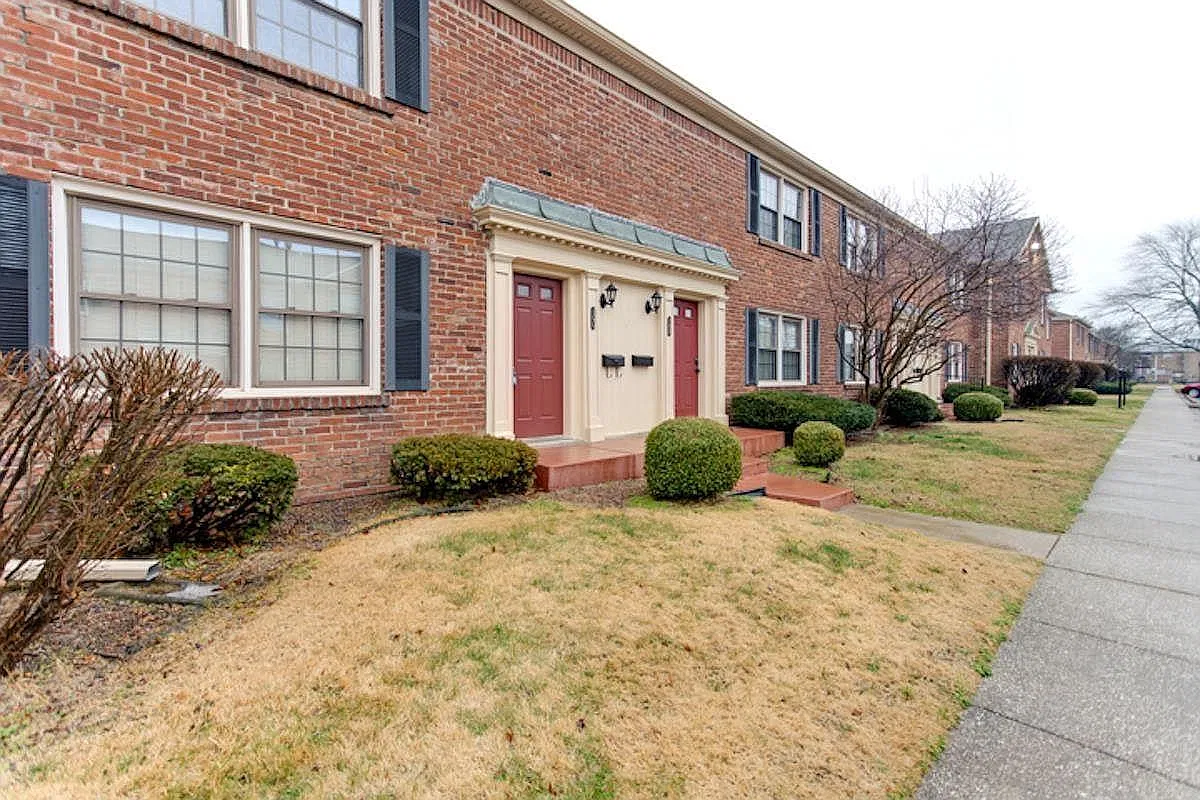 100 Buckingham Dr — Photo 1