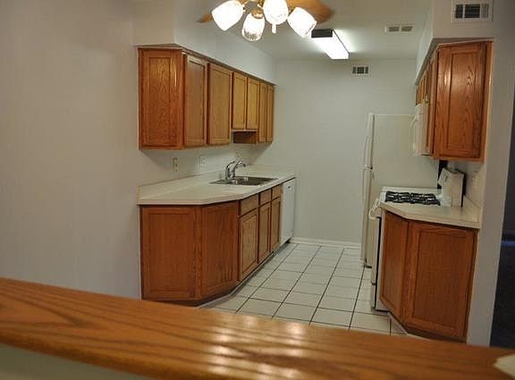 3rd image of 1515 N Windsor Dr APT 201
