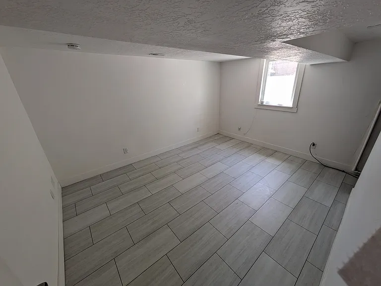 929 N 900 W — Photo 16