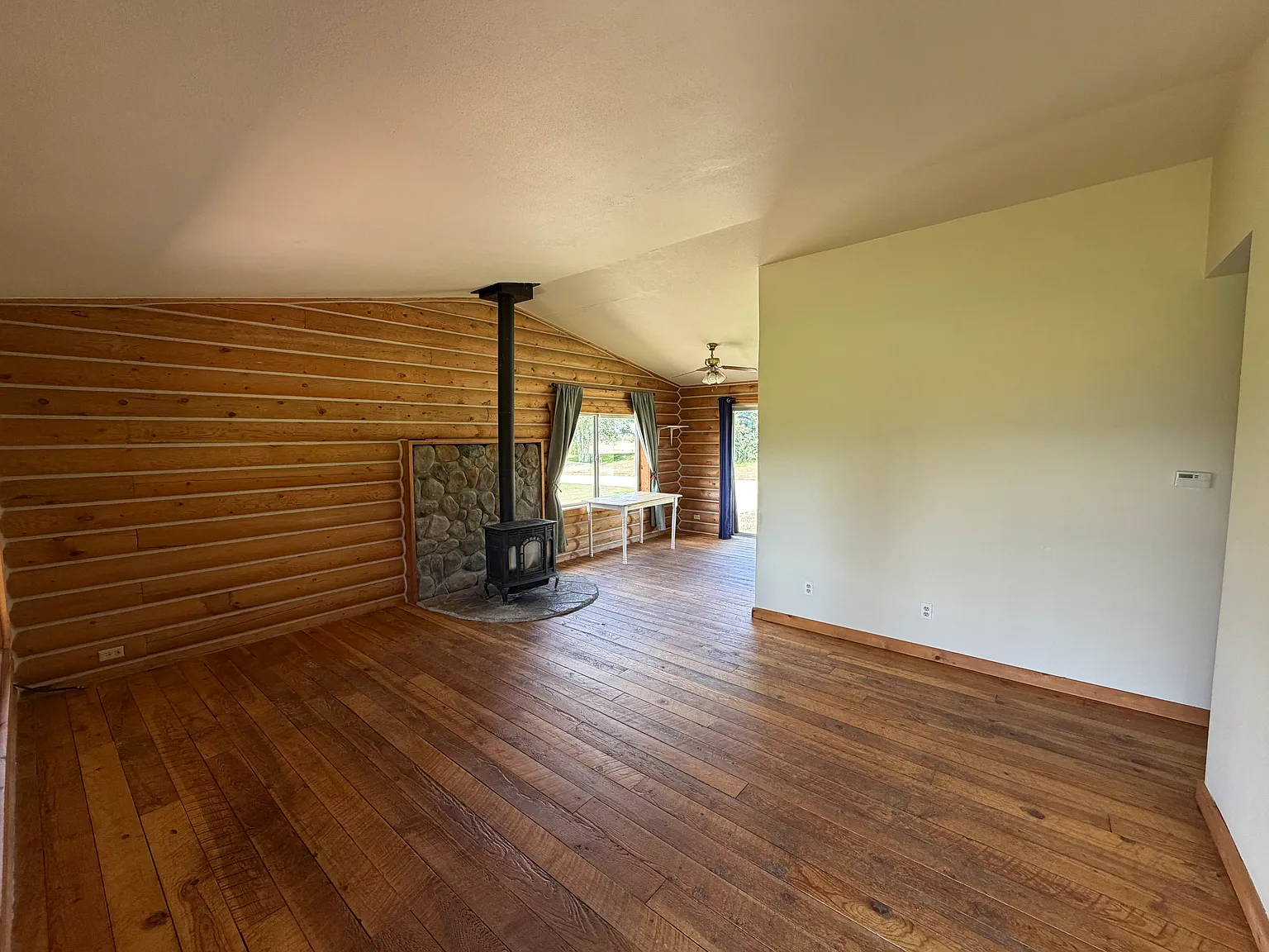 2 bed, 874 sqft, $1,800 — Photo 3